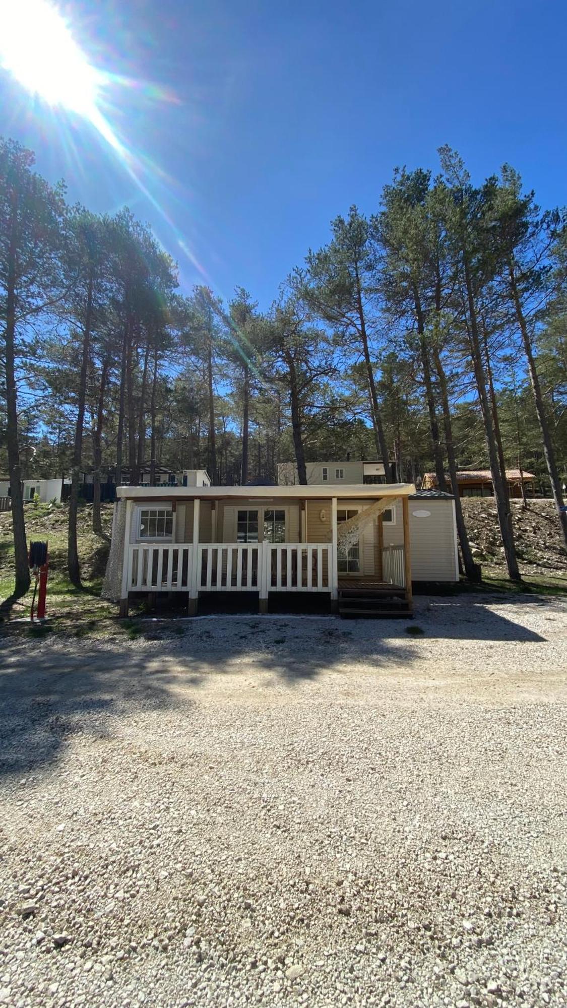 Mobilhome Comfort A La Montagne Saint-Auban  エクステリア 写真